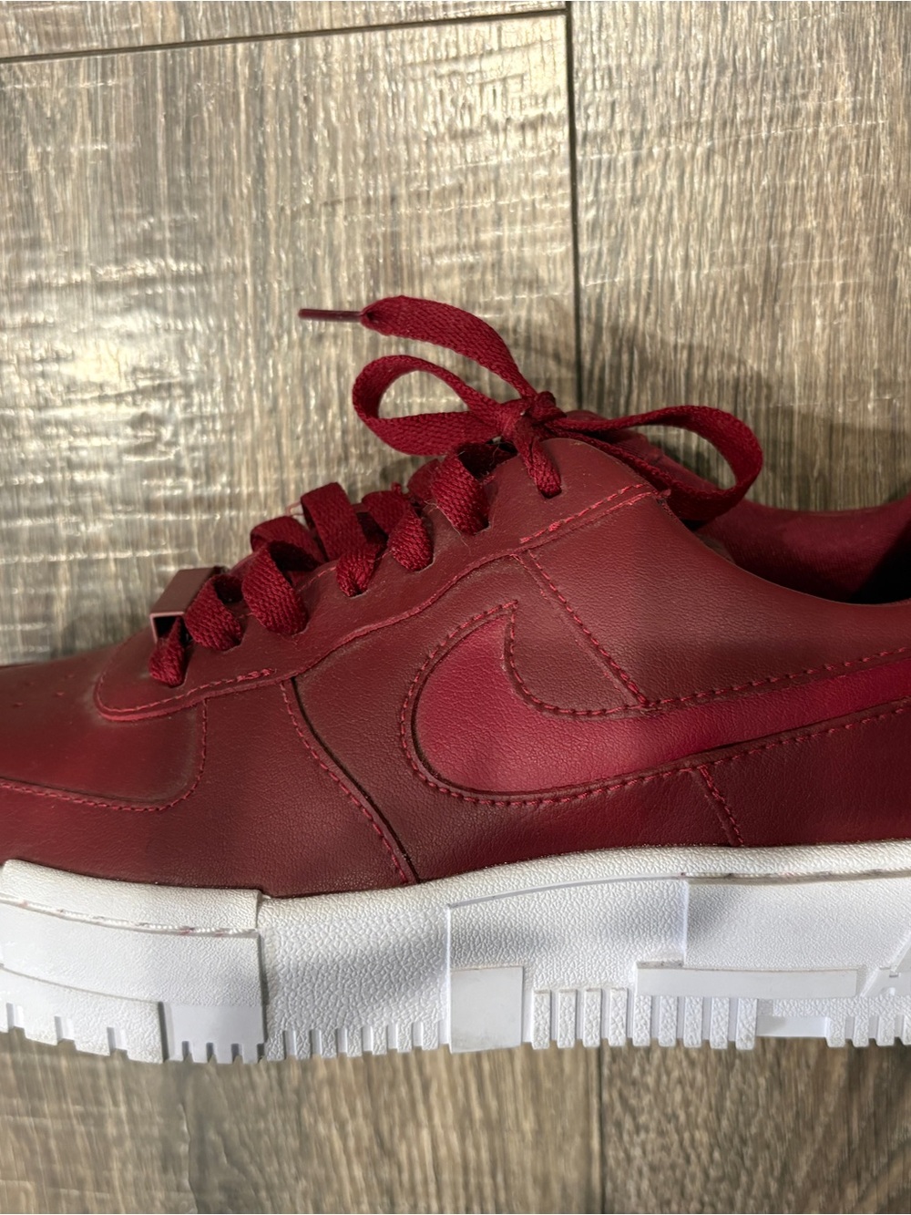 Nike Women's Air Force One Pixel team red and white size 8 like new - Picture 16 of 16